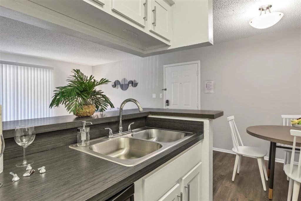 Special Apartment 1Br With Gym And Parking Μπράντεντον Εξωτερικό φωτογραφία
